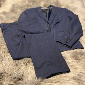 Beautiful Banana Republic Suit Navy and Black Plaid